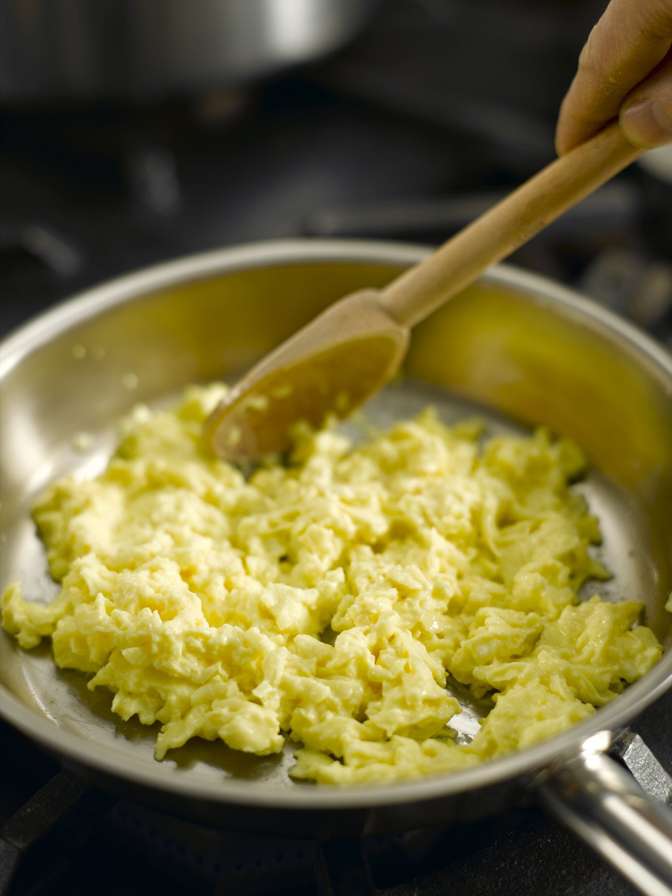 How To Cook Scrambled Eggs in Cast Iron (The RIGHT Way)