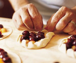 shaping fruit tarts