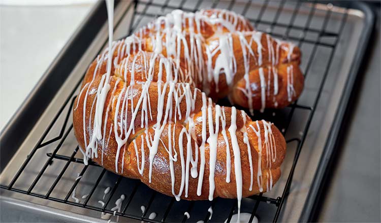 Montazzoli Braided Breakfast Bread (Tarrolle)